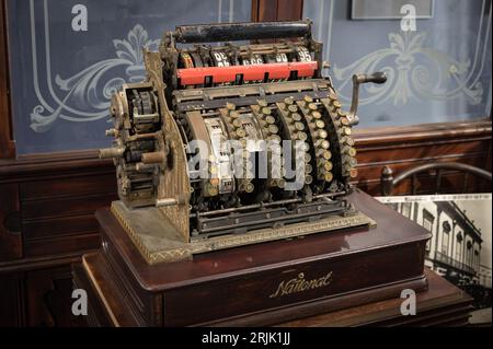 Dettaglio di un vecchio registratore di cassa del marchio National Foto Stock