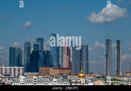 13 luglio 2022, Mosca, Russia. Vista del Moscow International Business Center "Moscow City" in un giorno d'estate. Foto Stock