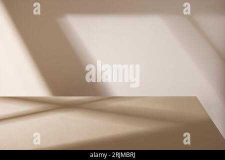 Sfondo con trama di carta monotona con luce solare in arrivo Foto Stock