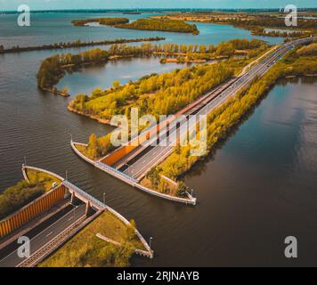 Vista aerea dell'Aquaduct Veluwemeer a Harderwijk, Paesi Bassi. Foto Stock