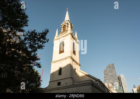 La torre e guglia di Christopher Wren's St Lawrence Jewry, Guildhall Yard, London, EC2, Inghilterra, REGNO UNITO Foto Stock