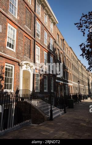 Camere degli avvocati ed edifici sul Kings Bench Walk, Inner Temple, Inns of Court, City of London, Inghilterra, REGNO UNITO Foto Stock