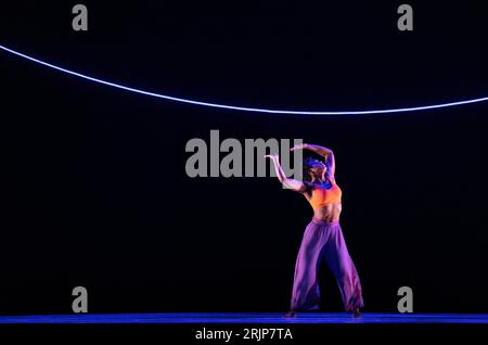 Ashley Kaylynn Green, della principale compagnia di danza contemporanea Alvin Ailey American Dance Theater, esegue un estratto della prima britannica di "Are You in Your Feelings?" Al Festival Theatre durante il Festival Internazionale di Edimburgo. Data foto: Mercoledì 23 agosto 2023. Foto Stock