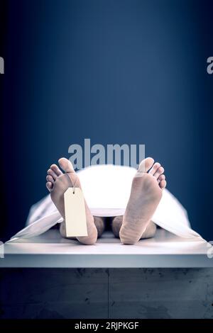 feet with dead man's tag in mortuary Stock Photo
