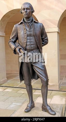 William Cavendish (1748–1811), V duca di Devonshire statua di bronzo, George Street, Buxton, High Peak, Derbyshire, INGHILTERRA , REGNO UNITO, SK17 6BH Foto Stock