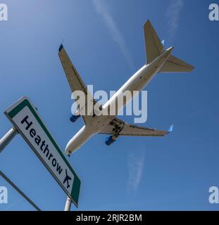 Heathrow, Londra, Regno Unito. 23 agosto 2023. Arrivi di aeromobili all'aeroporto di Londra Heathrow nell'estate 2023 Foto Stock