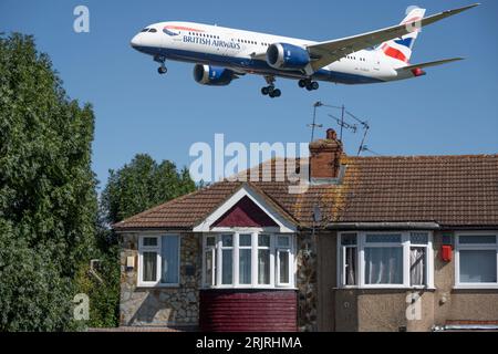 Heathrow, Londra, Regno Unito. 23 agosto 2023. Arrivi di aeromobili all'aeroporto di Londra Heathrow nell'estate 2023 Foto Stock