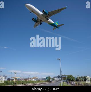 Heathrow, Londra, Regno Unito. 23 agosto 2023. Arrivi di aeromobili all'aeroporto di Londra Heathrow nell'estate 2023 Foto Stock