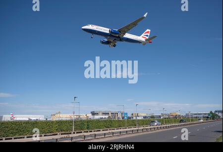 Heathrow, Londra, Regno Unito. 23 agosto 2023. Arrivi di aeromobili all'aeroporto di Londra Heathrow nell'estate 2023 Foto Stock