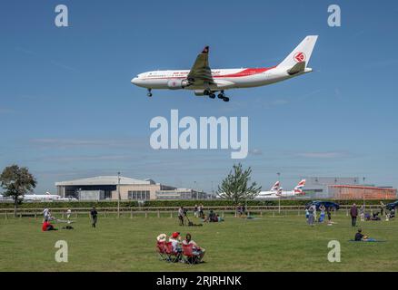 Heathrow, Londra, Regno Unito. 23 agosto 2023. Arrivi di aeromobili all'aeroporto di Londra Heathrow nell'estate 2023 Foto Stock