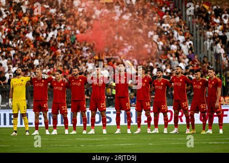 MENTRE i giocatori della Roma assistono ad un minuto di silenzio in memoria dell'ex allenatore Carlo Mazzone durante la partita di serie A tra AS Roma e US Salernitana 1 Foto Stock