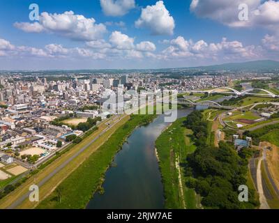 Toyotashi, Aichi, paesaggio urbano giapponese sul fiume Yahagi. Foto Stock