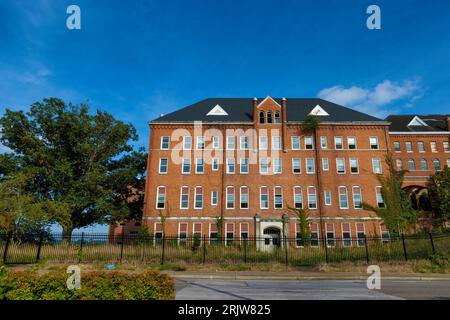 Bristol, Virginia, USA - 9 agosto 2023: Il Virginia Intermont College, costruito nel 1884, ha chiuso i battenti nel 2014 e un imprenditore cinese ha acquistato il pro Foto Stock