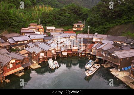 Ine Bay, Kyoto, Giappone presso le case delle barche Funaya. Foto Stock