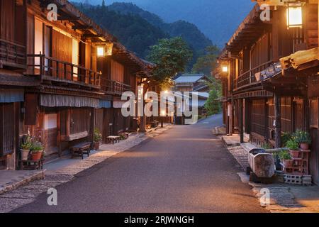 Tsumago, tradizionale città post-storica giapponese lungo il Nakasendo. Foto Stock