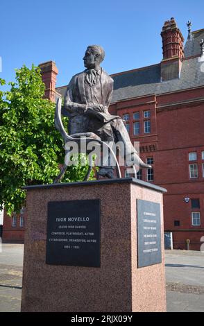 Statua di Ivor Novello Cardiff Bay, Galles del Sud Foto Stock