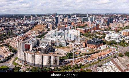 BIRMINGHAM, REGNO UNITO - 21 AGOSTO 2023. Vista panoramica aerea dello skyline di Birmingham con il nuovo percorso HS2 e il cantiere Foto Stock