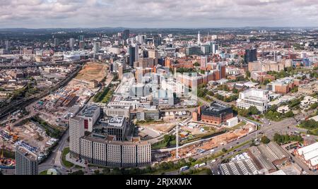 BIRMINGHAM, REGNO UNITO - 21 AGOSTO 2023. Vista panoramica aerea dello skyline di Birmingham con il nuovo percorso HS2 e il cantiere Foto Stock