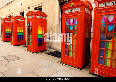 Tipica cabina telefonica rossa inglese Foto Stock