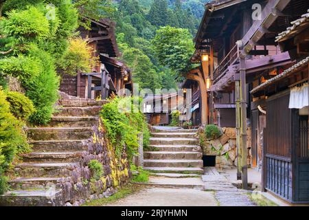 Tsumago, tradizionale città post-storica giapponese lungo il Nakasendo. Foto Stock