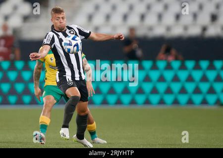 Rio de Janeiro, Brasile. 23 agosto 2023. Lucas Fernandes di Botafogo, durante la partita tra Botafogo e Defensa y Justicia per la prima tappa dei quarti di finale della Copa CONMEBOL Sudamericana 2023, allo stadio Nilton Santos, a Rio de Janeiro, Brasile il 23 agosto. Foto: Satiro Sodre/DiaEsportivo/Alamy Live News Credit: DiaEsportivo/Alamy Live News Foto Stock