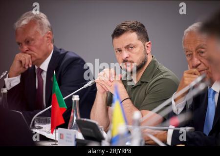 Kiev, Ucraina. 23 agosto 2023. Il presidente lituano Gitanas Nauseda, a sinistra, il presidente ucraino Volodymyr Zelenskyy, al centro, e il presidente portoghese Marcelo Rebelo de Sousa, a destra, durante il terzo vertice della piattaforma internazionale di Crimea, il 23 agosto 2023 a Kiev, Ucraina. Credito: Ucraina Presidenza/Ufficio stampa presidenziale ucraino/Alamy Live News Foto Stock