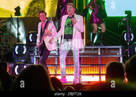 22 agosto 2023, Chula Vista, California, USA: Il bassista John Taylor e il cantante Simon le Bon della rock band inglese Duran Duran si esibiscono dal vivo in concerto al North Island Credit Union Amphitheater di Chula Vista. (Immagine di credito: © K.C. Alfred/ZUMA Press Wire) SOLO USO EDITORIALE! Non per USO commerciale! Foto Stock