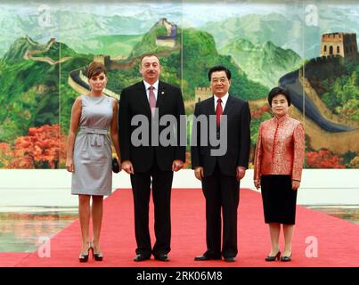 Bildnummer: 52648771 Datum: 08.08.2008 Copyright: imago/Xinhua Präsident Ilham Aliyev (li., Aserbaidschan) mit Ehefrau (li.) Und Präsident Hu Jintao (Cina) mit Ehefrau Liu Yongqing anlässlich der Eröffnung der Olympischen Sommerspiele in Pechino PUBLICATIONxNOTxINxCHN , Personen; 2008, Pechino, Politik, Pressetermin, Frau, OS , , ; , quer, Kbdig, Gruppenbild, Randbild, People, Familie o0 Alijew, Aliyew Bildnummer 52648771 Data 08 08 08 2008 Copyright Imago XINHUA il presidente Ilham Aliyev ha lasciato l'Azerbaigian con la moglie e il presidente HU Jintao China con la moglie Liu Yong Qing durante l'apertura Foto Stock