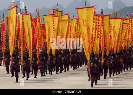 Bildnummer: 52703101  Datum: 19.09.2008  Copyright: imago/Xinhua Krieger aus der chinesischen Antike anlässlich der Eröffnung des Huangguoshu Wasserfall Festivals in Anshun, Provinz Guizhou - China  PUBLICATIONxNOTxINxCHN , Personen; 2008, Anshun, China,  Festivals; , quer, Kbdig, Totale,  , , Asien    Bildnummer 52703101 Date 19 09 2008 Copyright Imago XINHUA Warriors out the Chinese antiquity during the Opening the Huangguoshu Waterfall Festivals in Anshun Province Guizhou China PUBLICATIONxNOTxINxCHN People 2008 Anshun China Festivals horizontal Kbdig long shot Asia Stock Photo