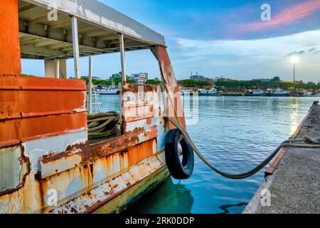 Abandoned boat on the river at sunset, Pescara, Italy Foto Stock