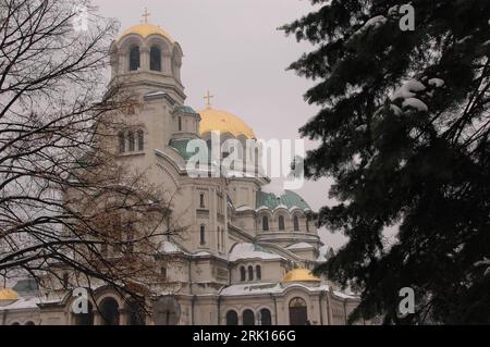 Bildnummer: 52861089 Datum: 14.01.2009 Copyright: imago/Xinhua Alexander Nevsky Cathedrale in Sofia - Bulgarien - PUBLICATIONxNOTxINxITA , Gebäude, außen, Außenansicht; 2009, Sofia, Bulgarien, Kirche, Kathedrale; , quer, Kbdig, totale, Kirchen, Reisen, Europa Bildnummer 52861089 Data 14 01 2009 Copyright Imago XINHUA Alexander Nevsky Cattedrale in Sofia Bulgaria PublicationxNotxInxITA Building Vista esterna 2009 Sofia Bulgaria Chiesa Cattedrale orizzontale Kbdig Long shot Chiese viaggiare in Europa Foto Stock