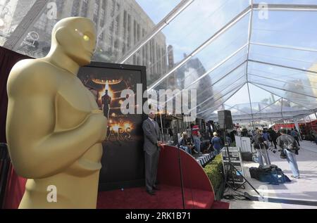 Bildnummer: 52900242 Datum: 20.02.2009 Copyright: imago/Xinhua Oscar-Figur vor dem Kodak Theatre - Vorbereitungen zu den 81. Academy Awards a Los Angeles PUBLICATIONxNOTxINxCHN, Objekte; 2009, Los Angels , USA, teatro , premiumd; , quer, Kbdig, Einzelbild, , Nordamerika, Oscar Bildnummer 52900242 Data 20 02 2009 Copyright Imago XINHUA Oscar Figure Before the Kodak Theatre Preparations to the 81 Academy Awards in Los Angeles PUBLICATIONxNOTxINxCHN Objects 2009 Los Angels USA Theatre Premiumd Horizontal Kbdig Single North America Oscars Foto Stock