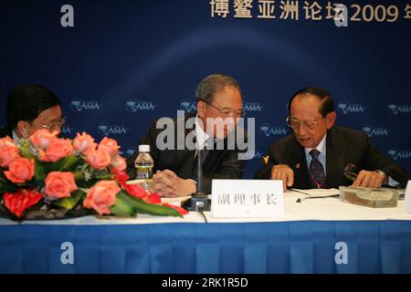 Bildnummer: 52974454  Datum: 16.04.2009  Copyright: imago/Xinhua Zeng Peiyan (, China/Oberster BFA-Botschafter) und Fidel Valdez Ramos (Philippinen/Chairman of Board of Directors of Boao Forum for Asia (BFA)) auf dem Boao Forum for Asia (BFA) in der Provinz Henan - PUBLICATIONxNOTxINxCHN , Personen; 2009, Henan, Politik,  Forum,; , quer, Kbdig, Gruppenbild, Randbild, People o0 Mitte    Bildnummer 52974454 Date 16 04 2009 Copyright Imago XINHUA Zeng Peiyan China Top BfA Ambassador and Fidel Valdez Ramos Philippines Chairman of Board of Directors of Boao Forum for Asia BfA on the Boao Forum for Foto Stock