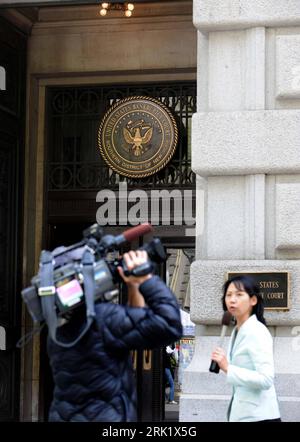 Bildnummer: 52995971  Datum: 30.04.2009  Copyright: imago/Xinhua Japanische Berichterstattung vor dem United States Bankruptcy Court in New York City - Chrysler LLC wird Insolvenz anmelden  PUBLICATIONxNOTxINxCHN , Personen; 2009,  New York , USA,  Insolvenzgericht, Insolvenz  US ,  Medien , Presse; , hoch, Kbdig, Gruppenbild, Automobilindustrie, Wirtschaft,  ,  , Nordamerika    Bildnummer 52995971 Date 30 04 2009 Copyright Imago XINHUA Japanese Reporting before the United States Bankruptcy Court in New York City Chrysler LLC will Bankruptcy Sign up PUBLICATIONxNOTxINxCHN People 2009 New York Stock Photo