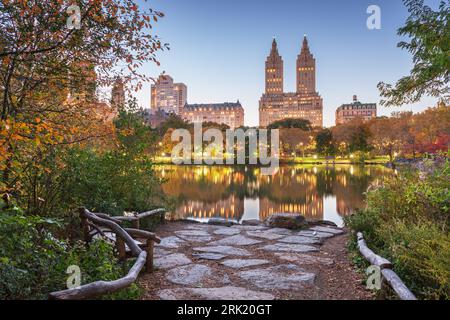 Central Park durante l'autunno in New York City. Foto Stock