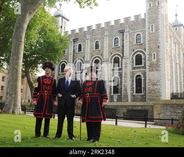 Bildnummer: 53045011 Datum: 03.06.2009 Copyright: imago/Xinhua Boris Johnson (Mitte, Großbritannien/Bürgermeister Londra) anlässlich eines Pressetermins zum London Festival - Londra - PUBLICATIONxNOTxINxCHN, Personen , premiumd; 2009, Londra, Politik, Pressetermin; , quer, Kbdig, Gruppenbild, Randbild, People Bildnummer 53045011 Data 03 06 2009 Copyright Imago XINHUA Boris Johnson Center UK Mayor London during a Press Call to London Festival London PUBLICATIONxNOTxINxCHN People Premiumd 2009 London Politics Press Call Horizontal Kbdig Group Photo Edge image Celebrities Foto Stock