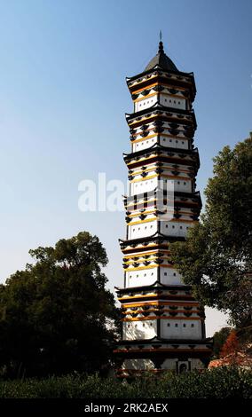 Bildnummer: 53154942 Datum: 05.12.2008 Copyright: imago/Xinhua foto scattata il 5 dicembre 2008 mostra la pagoda recentemente rinnovata di Qianfo (che significa migliaia di Buddha) nel Tempio Xilin sul Monte Lushan, una rinomata attrazione turistica nella città di Jiujiang, nella provincia di Jiangxi nella Cina orientale. Reisen kbdig tausendste Buddhas) Pagode in der Xilin Tempel auf Monte Lushan Hoch Bildnummer 53154942 Data 05 12 2008 Copyright Imago XINHUA foto scattata IL 5 dicembre 2008 mostra la recentemente rinnovata Qianfo che significa Pagoda del Buddha nel Tempio Xilin SUL Monte Lushan, una rinomata attrazione turistica nella città di Jiujiang, nell'est dell'isola Foto Stock