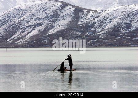 Bildnummer: 53155366  Datum: 22.04.2009  Copyright: imago/Xinhua  File photo taken on Feb. 25, 2009 shows two fishermen sitting on a handmade boat catching fish in a lake on the outskirts of Kabul, capital of Afghanistan. Reisen kbdig Boot See Fischerei, Wirtschaft quer   ie    Bildnummer 53155366 Date 22 04 2009 Copyright Imago XINHUA File Photo Taken ON Feb 25 2009 Shows Two Fishermen Sitting ON a Handmade Boat Catching Fish in a Lake ON The outskirts of Kabul Capital of Afghanistan Travel Kbdig Boat Lake Fisheries Economy horizontal ie Stock Photo