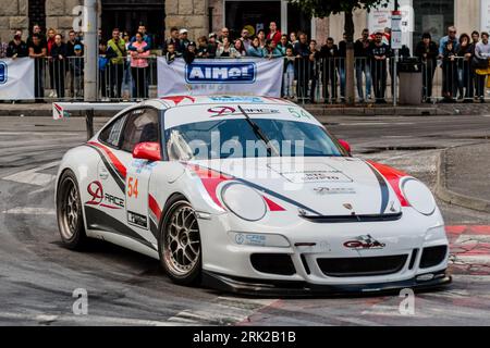 Marosvasarhely/ Transylvania - 23 giugno 2018: Porsche 997 GT3 esegue uno spettacolo di drift durante il Super Rally Trofeul Targu Mures. Foto Stock