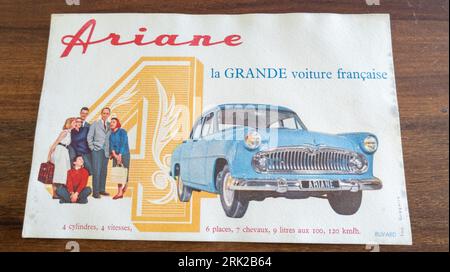 Bordeaux , Francia - 08 19 2023 : marchio Simca ariane e cartelloni testuali per blotting di carta oldtimer in dettaglio del vecchio veicolo retrò d'epoca Foto Stock