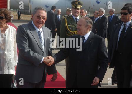 Bildnummer: 53194507  Datum: 12.07.2009  Copyright: imago/Xinhua (090712) -- ALGIERS, July 12, 2009 (Xinhua) -- Algerian President Abdelaziz Bouteflika (R) welcomes his Cuban counterpart Raul Castro (L) during a ceremony at Houari Boumediene Inetrnational airport in Algiers, capital of ALgeria, July 12, 2009. Castro is on a three-day official visit to Algeria. (Xinhua) (1)ALGERIA-CUBA-CASTRO-VISIT  PUBLICATIONxNOTxINxCHN  People Politik premiumd kbdig xub  2009 quer Algier    Bildnummer 53194507 Date 12 07 2009 Copyright Imago XINHUA  Algiers July 12 2009 XINHUA Algerian President Abdel Aziz B Stock Photo