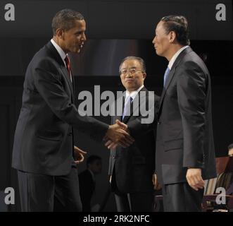 Bildnummer: 53227134  Datum: 27.07.2009  Copyright: imago/Xinhua (090727) -- WASHINGTON, July 27, 2009 (Xinhua) -- U.S. President Barack Obama (1st L) greets Chinese Vice Premier Wang Qishan (1st R) and State Councilor Dai Bingguo (Rear) before addressing the opening ceremony of the China-U.S. Strategic and Economic Dialogue (S&ED) in Washington, the United States, July 27, 2009. The China-U.S. Strategic and Economic Dialogue (S&ED), the first of its kind between the world s biggest developing country and biggest developed country, opened here on Monday.  (Xinhua/Zhang Yan) (lr) (3)U.S.-CHINA- Stock Photo