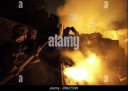 Bildnummer: 53246220  Datum: 06.08.2009  Copyright: imago/Xinhua (090806) -- CHENGDU, Aug. 6, 2009 (Xinhua) -- Firefighters try to extinguish a fire at the Xiangnan Furniture Factory in Wuhou District of Chengdu, southwest China s Sichuan Province, on Aug. 5, 2009. A big fire broke out here on Wednesday night and was extinguished around midnight on the same day after 130 firefighters and 20 fire engines were dispatched to the scene. No casualties have been reported so far and the cause of the fire is under investigation.  (Xinhua) (wjd) (5)CHINA-CHENGDU-FURNITURE FACTORY-FIRE (CN)  PUBLICATION Stock Photo