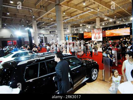 Bildnummer: 53271306 Datum: 19.08.2009 Copyright: imago/Xinhua (090819) -- DALIAN, 19 agosto 2009 (Xinhua) -- Una vista della 14a Dalian International Automotive Industry Exhibition a Dalian, una città costiera della provincia di Liaoning della Cina nord-orientale 19 agosto 2009. Oltre 530 produttori partecipanti provenienti da 13 paesi e regioni hanno partecipato alla fiera di cinque giorni, che copre un'area espositiva di 100.000 metri quadrati. (Xinhua/Yao Jianfeng) (zj) (6)CHINA-DALIAN-AUTO-SHOW (CN) PUBLICATIONxNOTxINxCHN Wirtschaft Auto Automobilindustrie Ausstellung kbdig xmk 2009 quer premiumd o0 Asien, China Bildnum Foto Stock