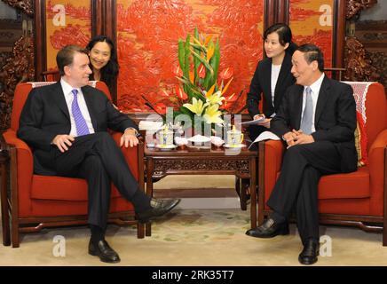 Bildnummer: 53325943 Datum: 07.09.2009 Copyright: imago/Xinhua (090907) -- PECHINO, 7 settembre 2009 (Xinhua) -- il vice Premier cinese Wang Qishan (R, front) incontra il segretario degli affari britannico Peter Mandelson (L, front) a Pechino, capitale della Cina, 7 settembre 2009. (Xinhua/li Xueren) (lyi) (1)CHINA-BEIJING-WANG QISHAN-BRITAIN-MANDELSON-MEETING (CN) PUBLICATIONxNOTxINxCHN People Politik kbdig xub 2009 quer premiumd Bildnummer 53325943 Data 07 09 2009 Copyright Imago XINHUA Pechino 7 settembre 2009 XINHUA Vice Wang Qir shan Front incontra il Premier britannico Peter Mandels Foto Stock