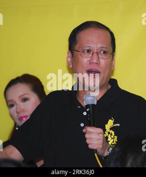 Bildnummer: 53333701 Datum: 09.09.2009 Copyright: imago/Xinhua (090909) -- MANILA, 9 settembre (Xinhua) -- il senatore filippino Benigno Aquino III parla durante una conferenza stampa a San Juan City, a est di Manila, capitale delle Filippine, il 9 settembre 2009. Aquino III, noto anche come Noynoy , unico figlio dell'icona della democrazia filippina Corazon Cory Aquino e del senatore assassinato Benigno, ha annunciato oggi che si candiderà alla presidenza nelle elezioni nazionali del 2010. (Xinhua/Dondi Tawatao) (clq) (2)FILIPPINE-POLITICA-AQUINO-ELECTION PUBLICATIONxNOTxINxCHN People Politik premiumd kbdig xsp Foto Stock