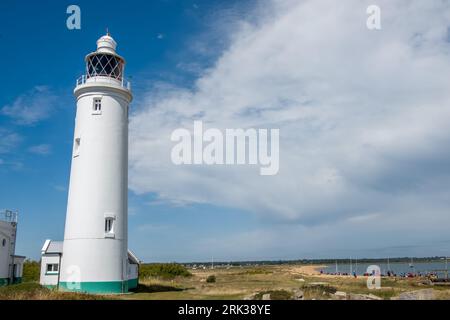 Hurst Point Lighthouse si trova a Hurst Point, nella contea inglese dell'Hampshire, e guida le navi attraverso gli approcci occidentali al Solent Foto Stock