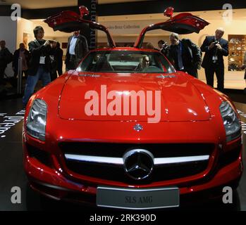 Bildnummer: 53366028  Datum: 15.09.2009  Copyright: imago/Xinhua   FRANKFURT,  (Xinhua)  A Mercedes-Benz SLS AMG car is presented during the 2009 Frankfurt International Motor Show (IAA) in Frankfurt, Germany, on Sep. 15, 2009. The world s biggest auto show starts with its media day on September 15 and will open to the public from September 17 to 27. (Xinhua/Luo Huanhuan) (lyx) (2)GERMANY-FRANKFURT-AUTO-SHOW PUBLICATIONxNOTxINxCHN Wirtschaft Messe IAA 2009 Automobilindustrie kbdig xkg 2009 quer Highlight premiumd  o0 Internationale Automobilausstellung Auto Fahrzeug    Bildnummer 53366028 Date Stock Photo