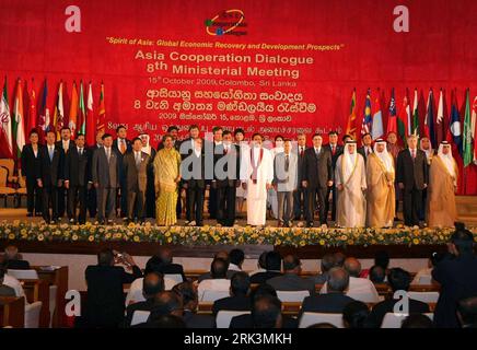 Bildnummer: 53533286  Datum: 15.10.2009  Copyright: imago/Xinhua (091015) -- BEIJING, Oct. 15, 2009 (Xinhua) -- Sri Lankan President Mahinda Rajapakse (7th R, front) and Foreign Minister Rohitha Bogollagama (8th R, front) pose for a group photo with representatives of the Asia Cooperation Dialogue 8th Ministerial Meeting in Colombo, Oct. 15, 2009. The meeting started on Thursday, themed as Spirit of Asia: Global Economic Recovery and Development Prospects . (Xinhua) (zcc) (1)SRI LANKA-COLOMBO-AISA COOPERATION DIALOGUE PUBLICATIONxNOTxINxCHN People Politik kbdig xmk 2009 quer premiumd    Bildnu Stock Photo