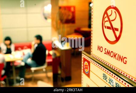 Bildnummer: 53550814  Datum: 22.10.2009  Copyright: imago/Xinhua (091022) -- SHANGHAI, Oct. 22, 2009 (Xinhua) -- A no smoking sign is seen on a restaurant wall in Shanghai, east China, on Oct. 22, 2009. The city s new smoking control bill is to be carried out by which the public elevators and cyber caf¨¦s are listed listed the totally no smoking areas for the first time. (Xinhua/Chen Fei) (clq) (2)CHINA-SHANGHAI-SMOKING BAN(CN) PUBLICATIONxNOTxINxCHN Rauchverbot Rauchen verboten kbdig xng 2009 quer     Bildnummer 53550814 Date 22 10 2009 Copyright Imago XINHUA  Shanghai OCT 22 2009 XINHUA a No Stock Photo